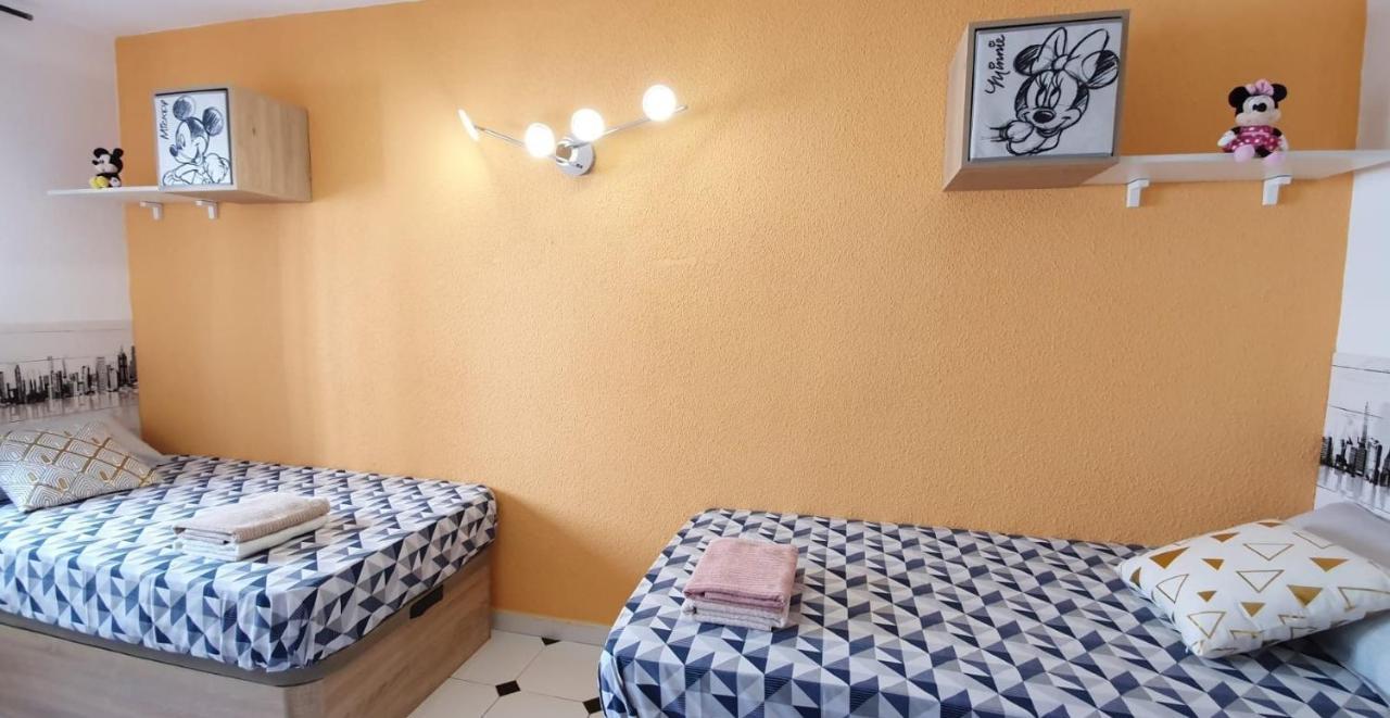 Encantadora vivienda en el paseo marítimo de Salou Exterior foto