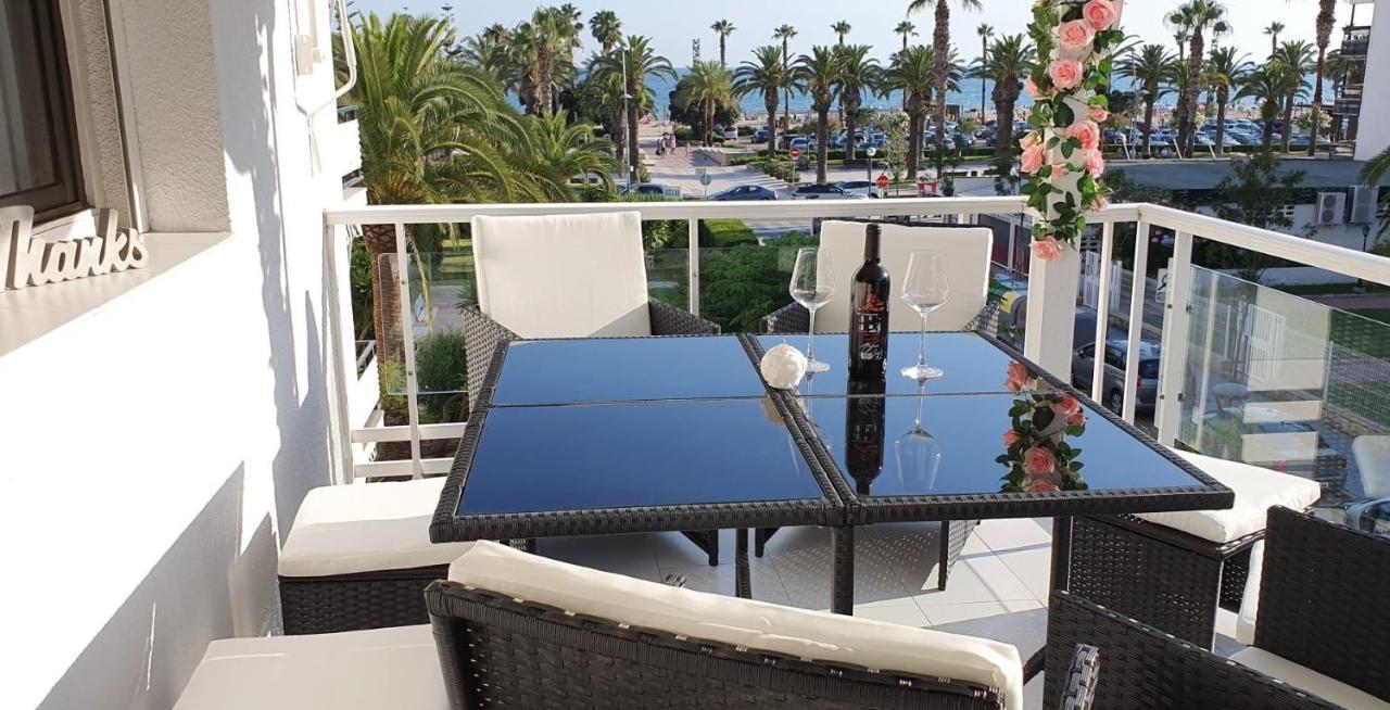 Encantadora vivienda en el paseo marítimo de Salou Exterior foto
