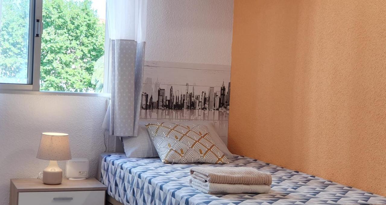 Encantadora vivienda en el paseo marítimo de Salou Exterior foto