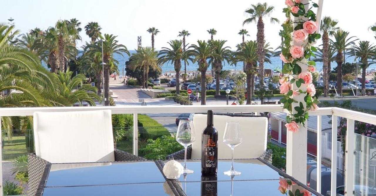 Encantadora vivienda en el paseo marítimo de Salou Exterior foto
