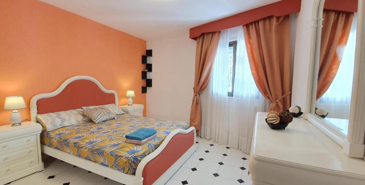 Encantadora vivienda en el paseo marítimo de Salou Exterior foto