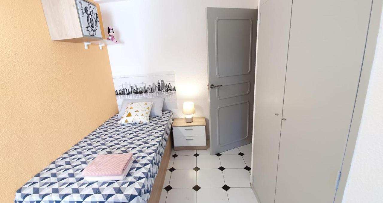 Encantadora vivienda en el paseo marítimo de Salou Exterior foto
