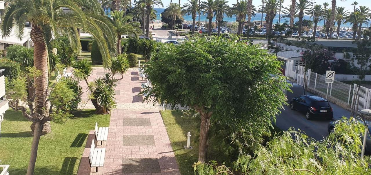 Encantadora vivienda en el paseo marítimo de Salou Exterior foto